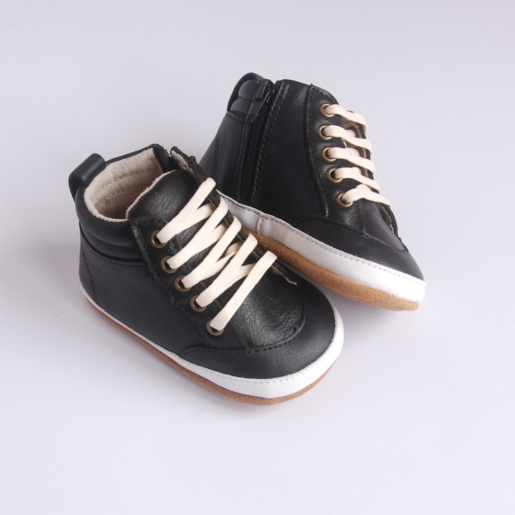Leather sneakers for babies and toddlers